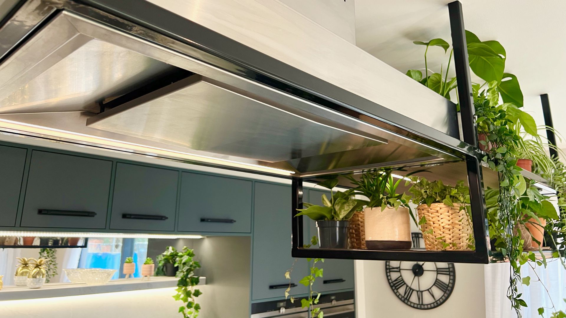 A modern extractor fan in a Bumblebee Kitchen.
